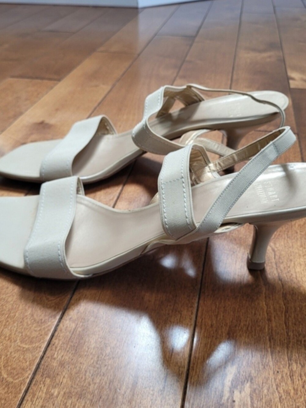 Brand New Vintage Stuart Weitzmam Women’s Beige Slingback Kitten Heel Sandals